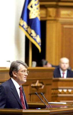 Ющенко внес изменения в Конституцию 