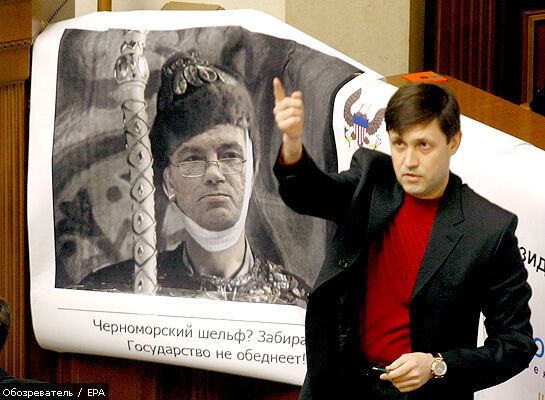 КПУ и ПР вывесили в Раде карикатуры на Ющенко 