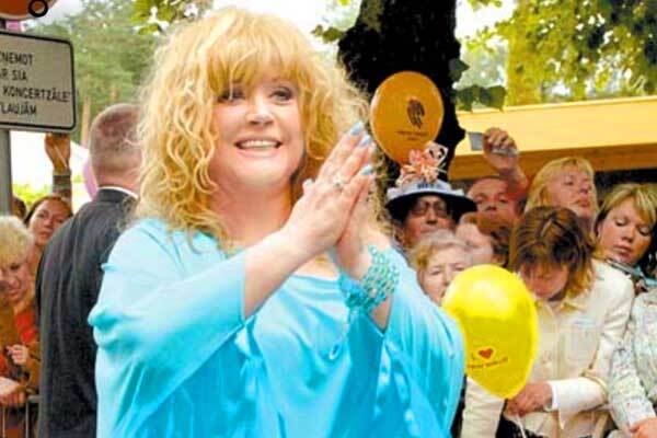 Пугачева пригласит Тимошенко на концерт