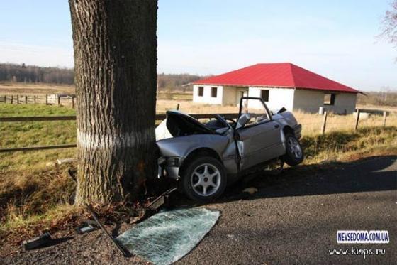 Девушка за рулем BMW убила себя и двоих подруг