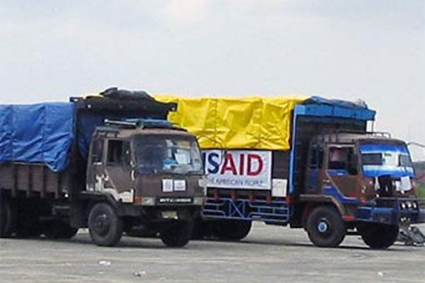У машину прем'єра Зімбабве врізалася вантажівка USAID