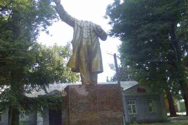 В Санкт-Петербурге взорвали памятник Ленина