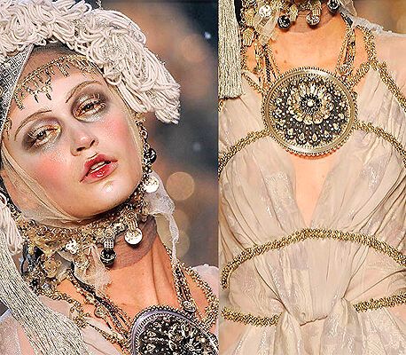 John Galliano на Паризькому Тижні моди: фрагменти нарядів