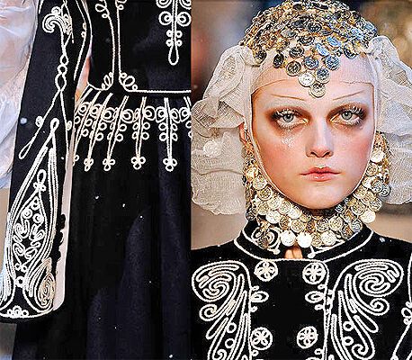 John Galliano на Паризькому Тижні моди: фрагменти нарядів