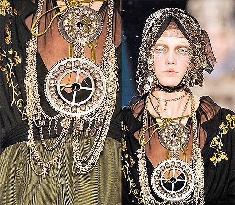 John Galliano на Паризькому Тижні моди: фрагменти нарядів