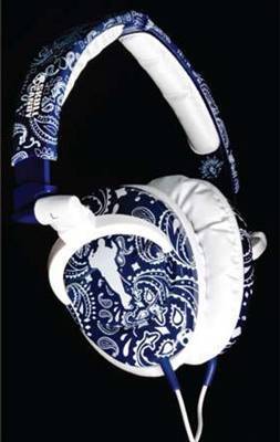 Фоззи боится запутаться в наушниках Snoop Dogg’а