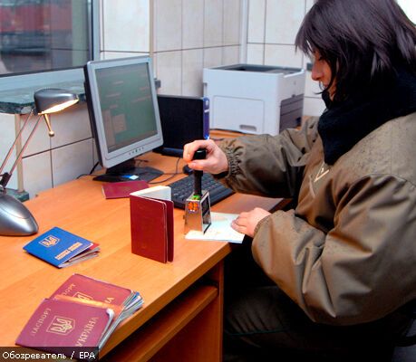 Сербія перестала видавати туристичні візи