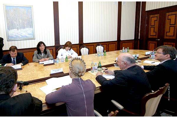 Кабмин возобновит сотрудничество с МВФ