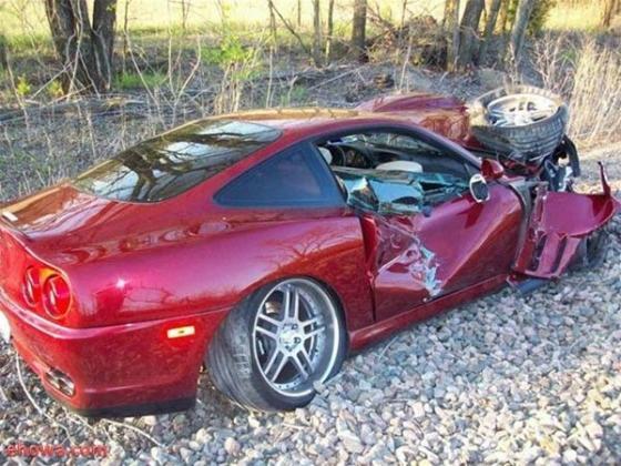 Ferrari попала под поезд!