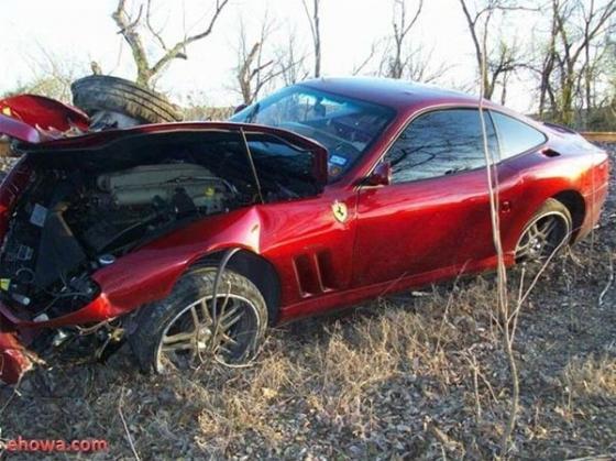 Ferrari попала под поезд!