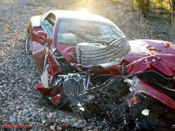 Ferrari попала под поезд!