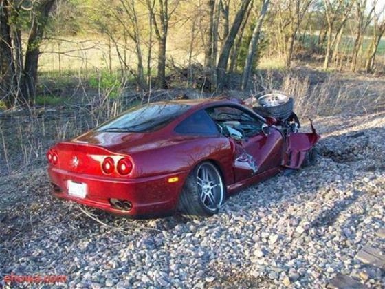 Ferrari попала под поезд!
