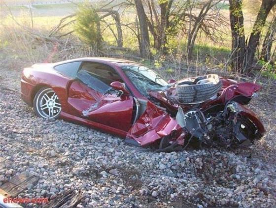 Ferrari попала под поезд!