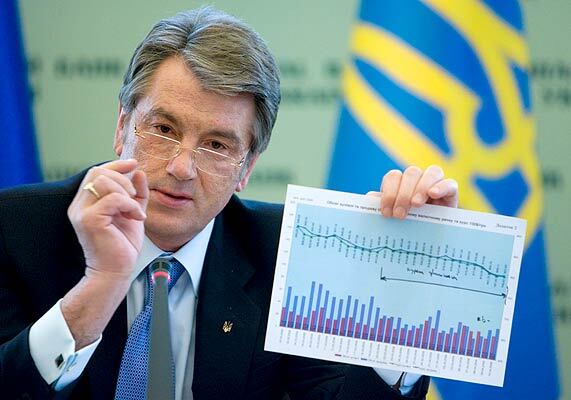 Гроші з України витікають швидше прогнозів