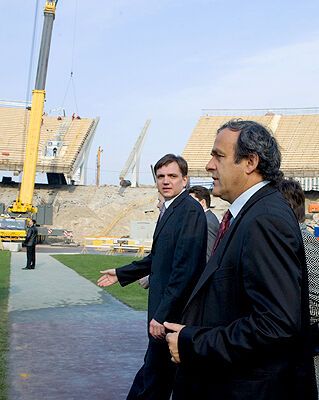 Платини: без стадиона в Киеве не будет Евро