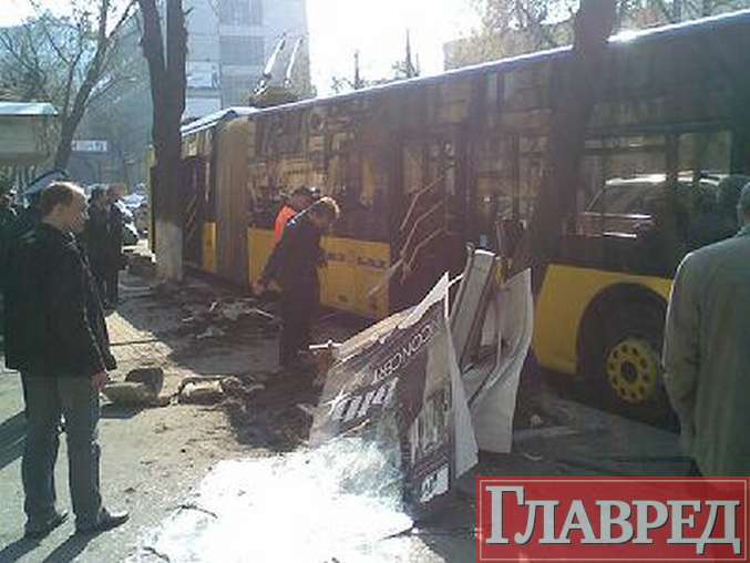 Трагедия! Водитель троллейбуса раздавил пешехода