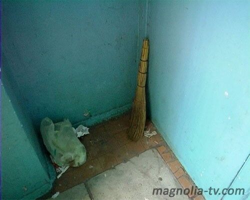 В парадном многоэтажки найден труп мужчины