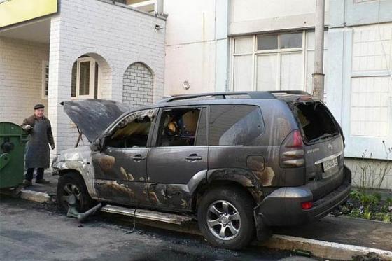 В Киеве сгорел дорогой внедорожник