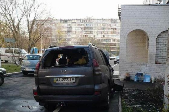 В Киеве сгорел дорогой внедорожник