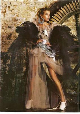 Така різна Водянова: нові фотосесії знаменитості