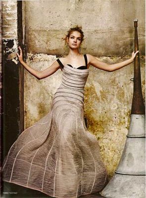 Така різна Водянова: нові фотосесії знаменитості