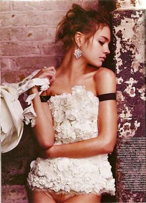 Така різна Водянова: нові фотосесії знаменитості