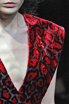 Вантажний "випалений" оксамит - модний тренд сезону