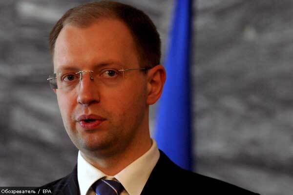 Яценюк назвав дату виходу з кризи