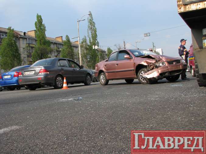 Невероятный кульбит от Ford, водителя спасло чудо