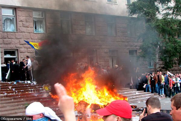 Противники президента Молдавии прорвались к его резиденции