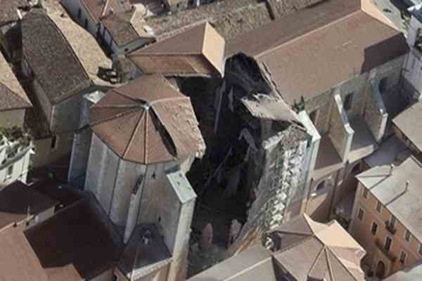 Пострадавших от землетрясения в Италии направляют на моря