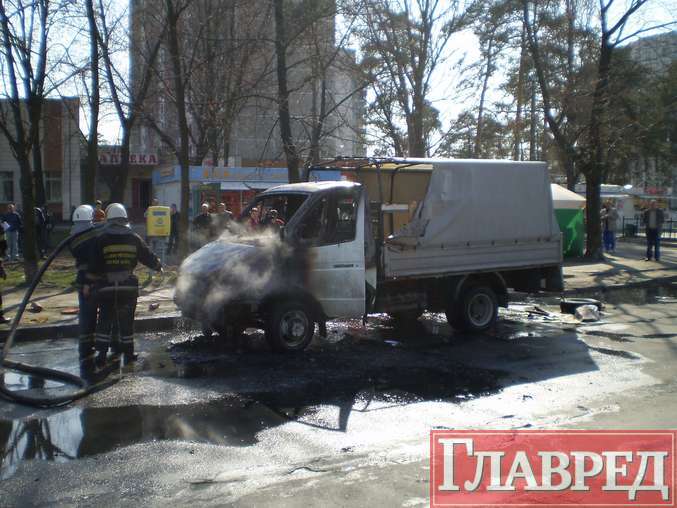 На улице Бориспольской сгорела "Газель"