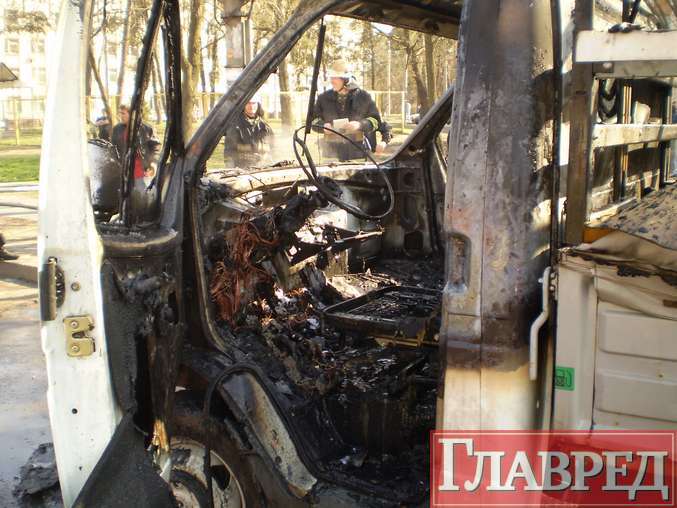 На улице Бориспольской сгорела "Газель"