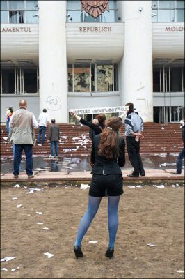 Весна. Кишинів. Опозиція