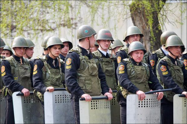 Весна. Кишинів. Опозиція
