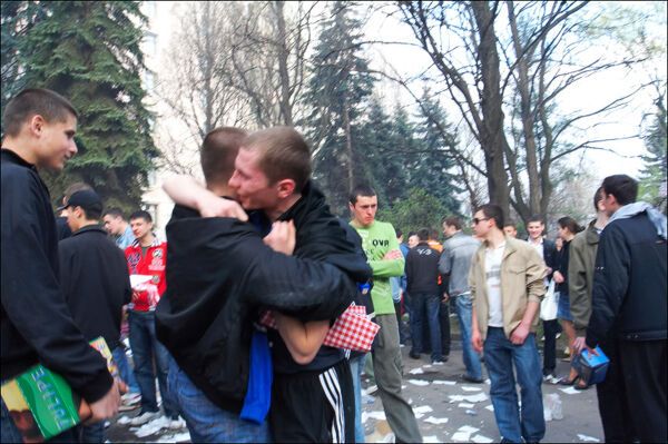 Весна. Кишинів. Опозиція