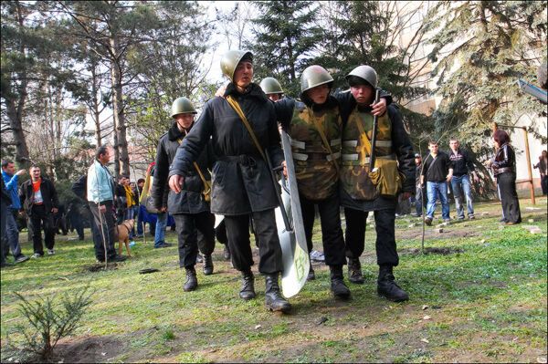 Весна. Кишинів. Опозиція