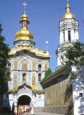 В Киево-Печерской Лавре рухнула стена