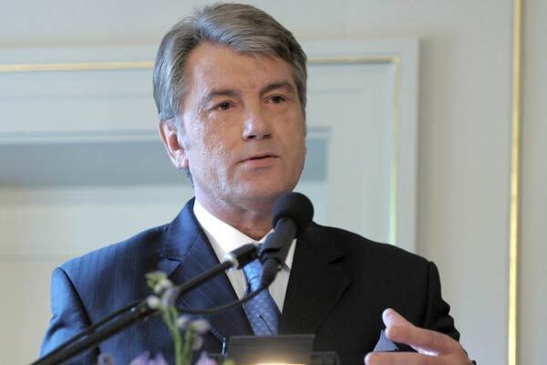 Ющенко за годину "полюбив" газові угоди