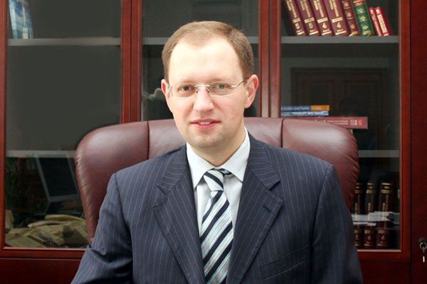 Яценюк возлагает экономическую ответственность на Кабмин