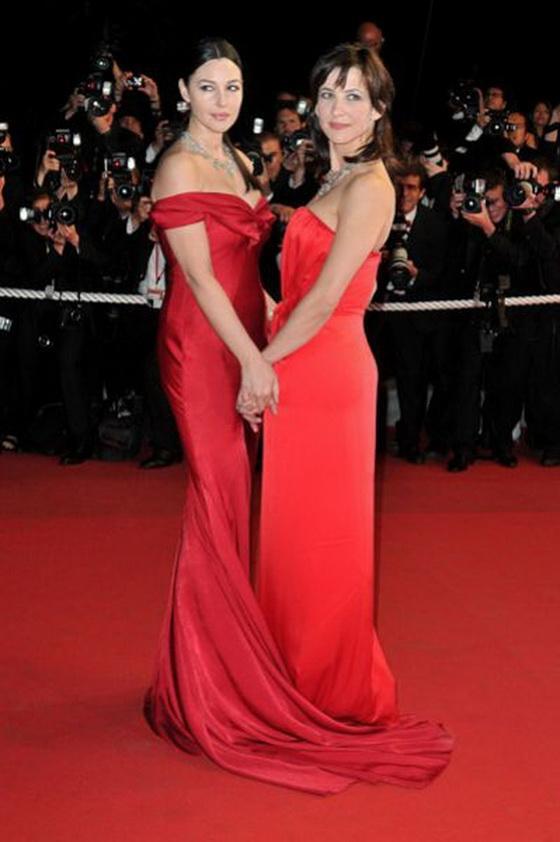 Моника и Софи на красной дорожке в Каннах