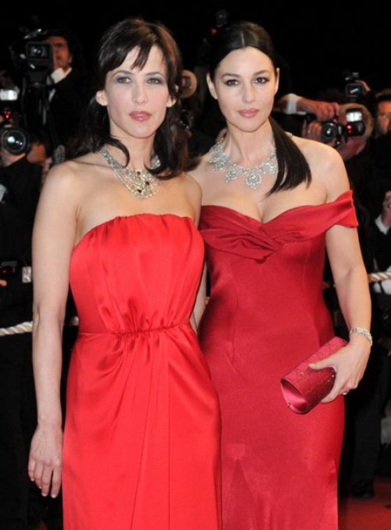 Моника и Софи на красной дорожке в Каннах