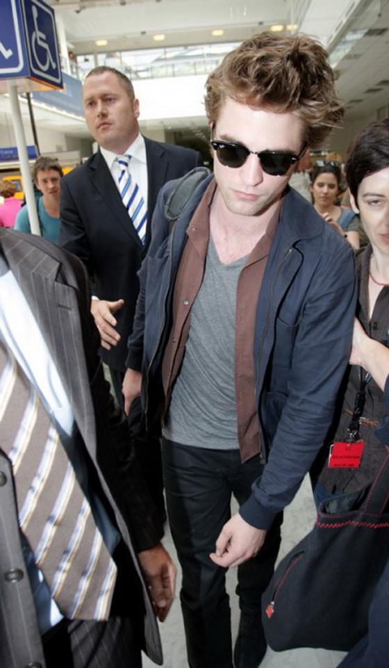 Красавчик Паттинсон тоже прилетел в Канны