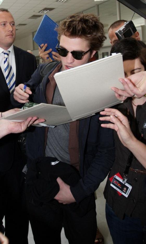 Красавчик Паттинсон тоже прилетел в Канны