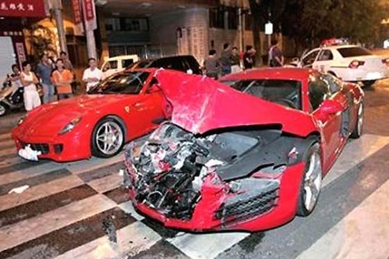 Краш-тест: Ferrari 599 GTB против Audi R8