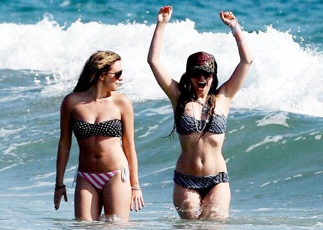 Аврил Лавин поправилась, но бикини одела