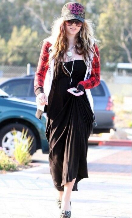 Аврил Лавин поправилась, но бикини одела