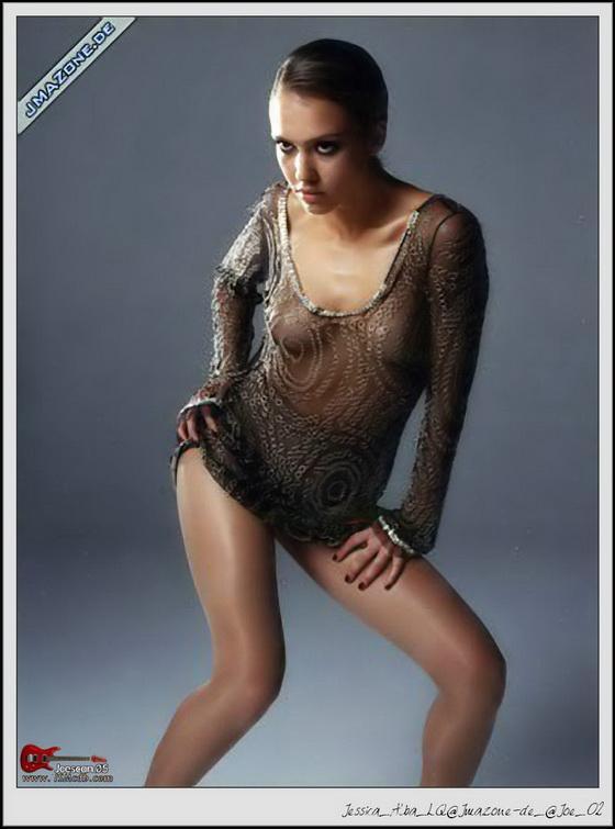 Джессика Альба любит свою грудь и прозрачные платья