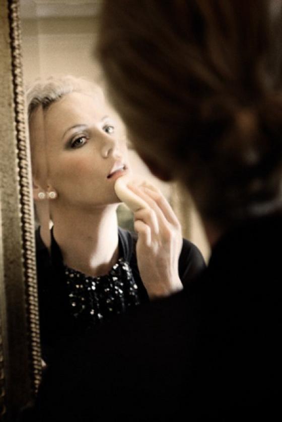 Шарлиз Терон в новой стильной фотосессии