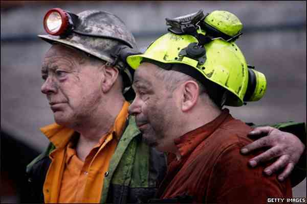 Под завалом в шахте оказались девять украинских горняков